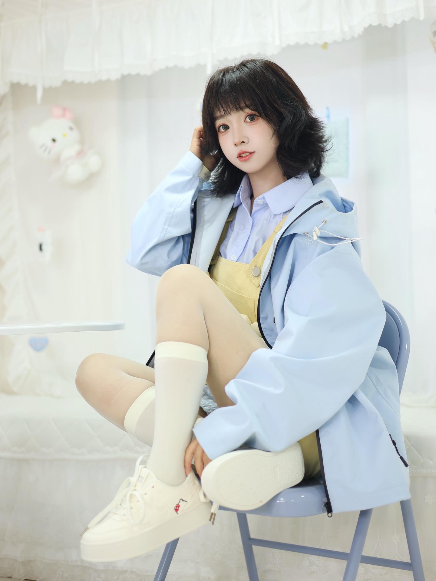 请你再靠近我一点点。