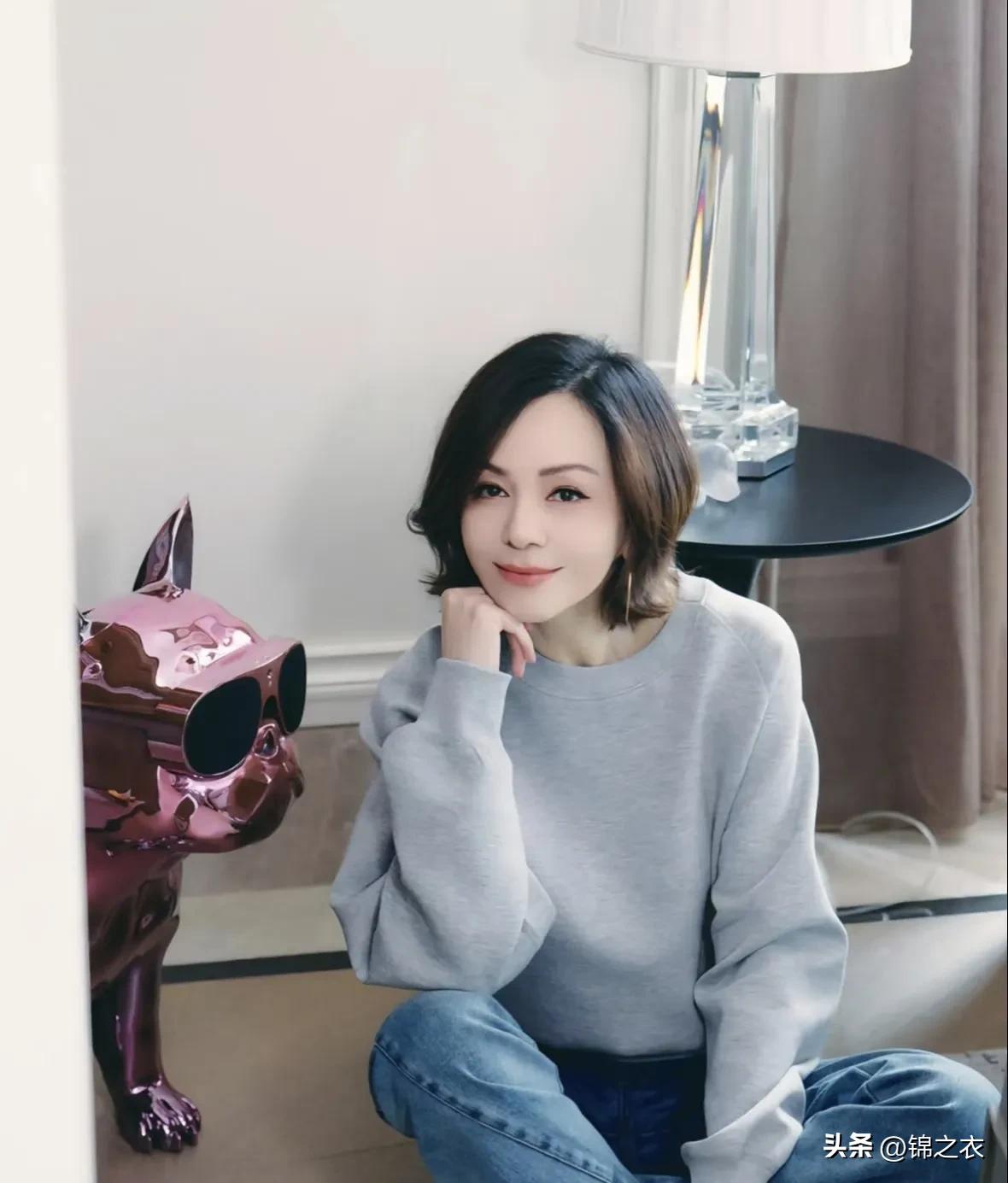 王琳有那么多财富，住那么大房子，还没老公，儿子又在国外，反正要是我都要开心死了。
