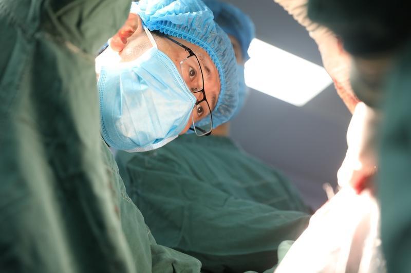 强烈呼吁给席玮副主任医师授予中国好人！江苏肿瘤医院介入科副主任医师席玮，简直是现