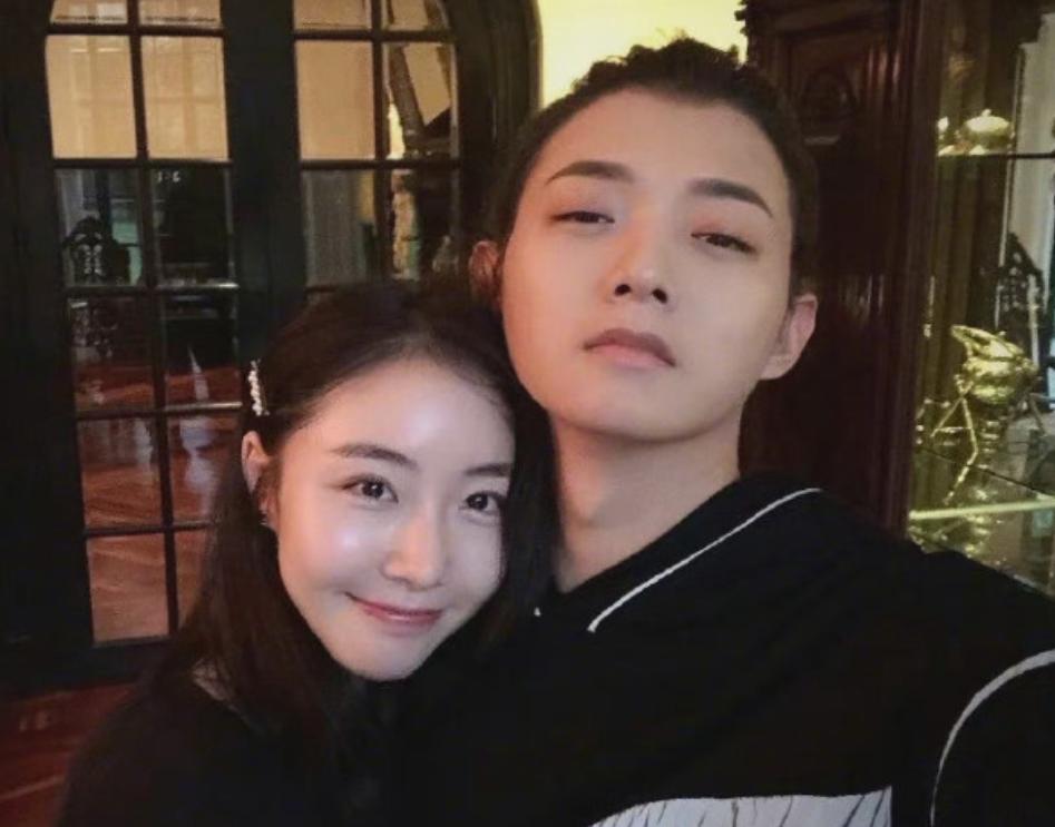 霍尊前女友陈露报警，并晒相关回执，留言更是直指霍尊，长达几年的纠葛，真的要送一个