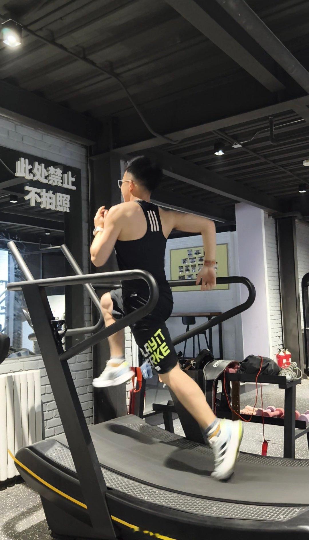 累死了累死了[跪了]现在就是垃圾体质#哈布尔的随行拍# ​​​