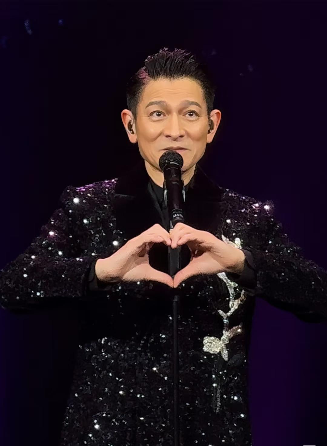 刘德华今晚估计都睡不好了，
他翻来覆去想不明白啊，
明明早在10天以前，也就是9