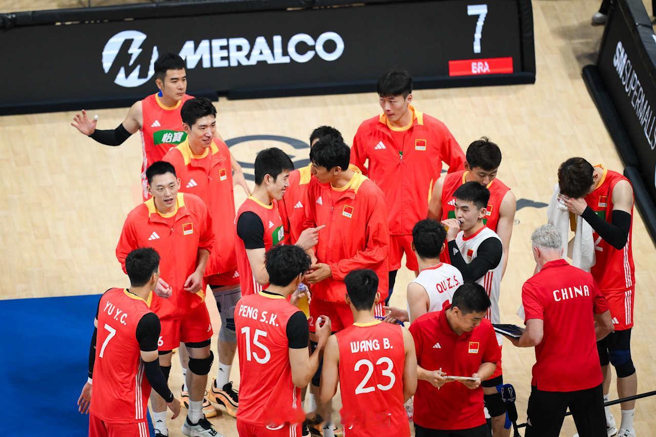 中国男排0比2塞尔维亚男排（18-25 19-25）温子华1分，3扣0中，3失误