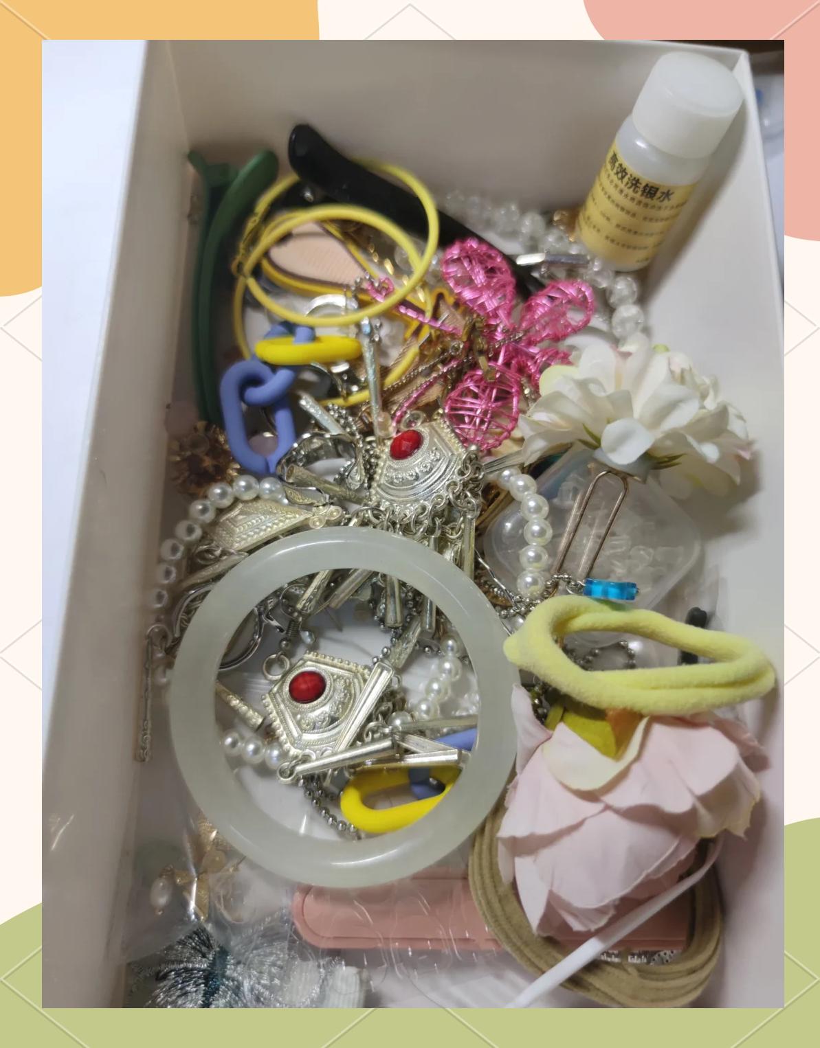 你以为廉价首饰只是掉色？

大错特错！检测显示，其中致癌物超标9000多倍，这不