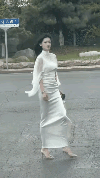 这姿色没有好大哥开个超跑送一下吗