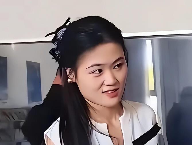 朱之文这儿媳妇真不错，孩子交给爷爷奶奶带，自己跑去上班了。
 
陈萌做法十分正确