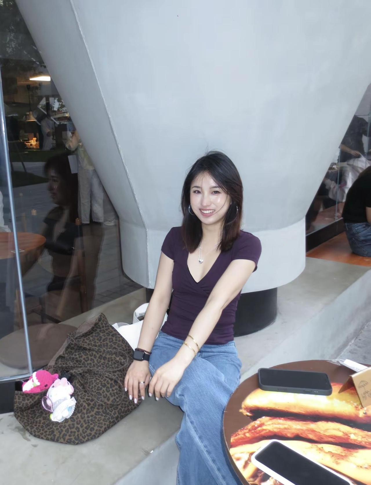 如果事事有回应 那我事事跟你讲 简单穿搭citywalk 等我先摆好造型 穿搭没