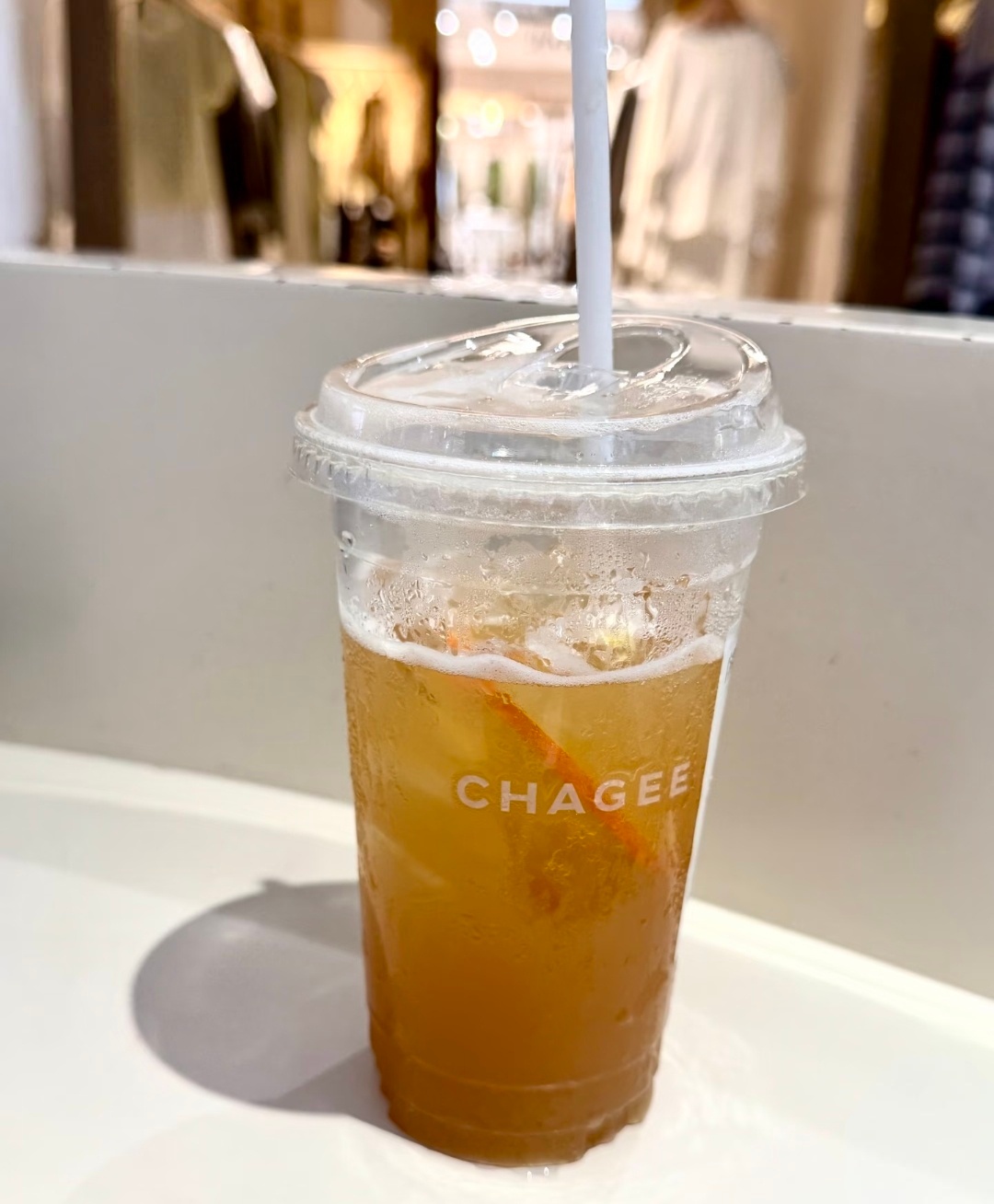 霸王茶姬霸王茶姬 留一点温柔给自己，用一杯霸王茶姬的甜，抵消生活所有的难。愿我们