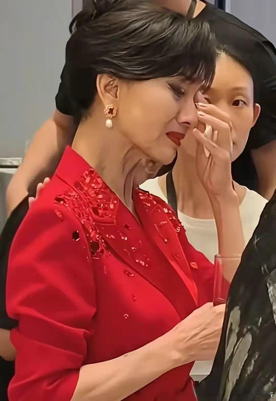 网友：赵雅芝哭起来都这么美！ ​​​