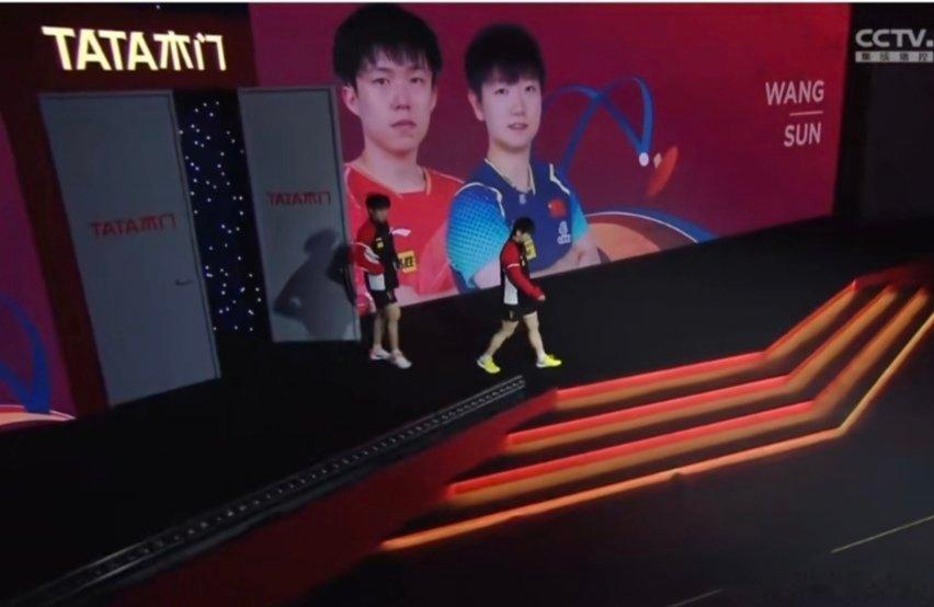 王楚钦孙颖莎VS林仲勋申裕斌多哈世乒赛 多哈世乒赛混双半决赛，对阵双方是中国组合