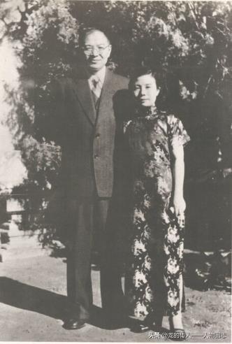 张闻天大使和夫人刘英(1951年)。