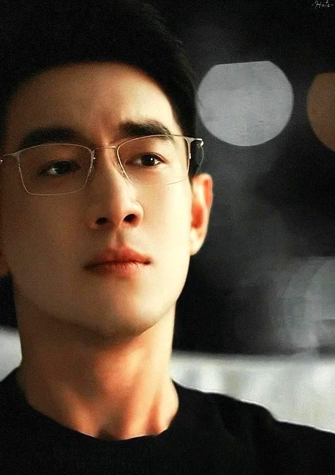 很多人都想不通，赵丽颖和霍建华、林更新都合作过，怎么就和林更新玩得最好。

这事