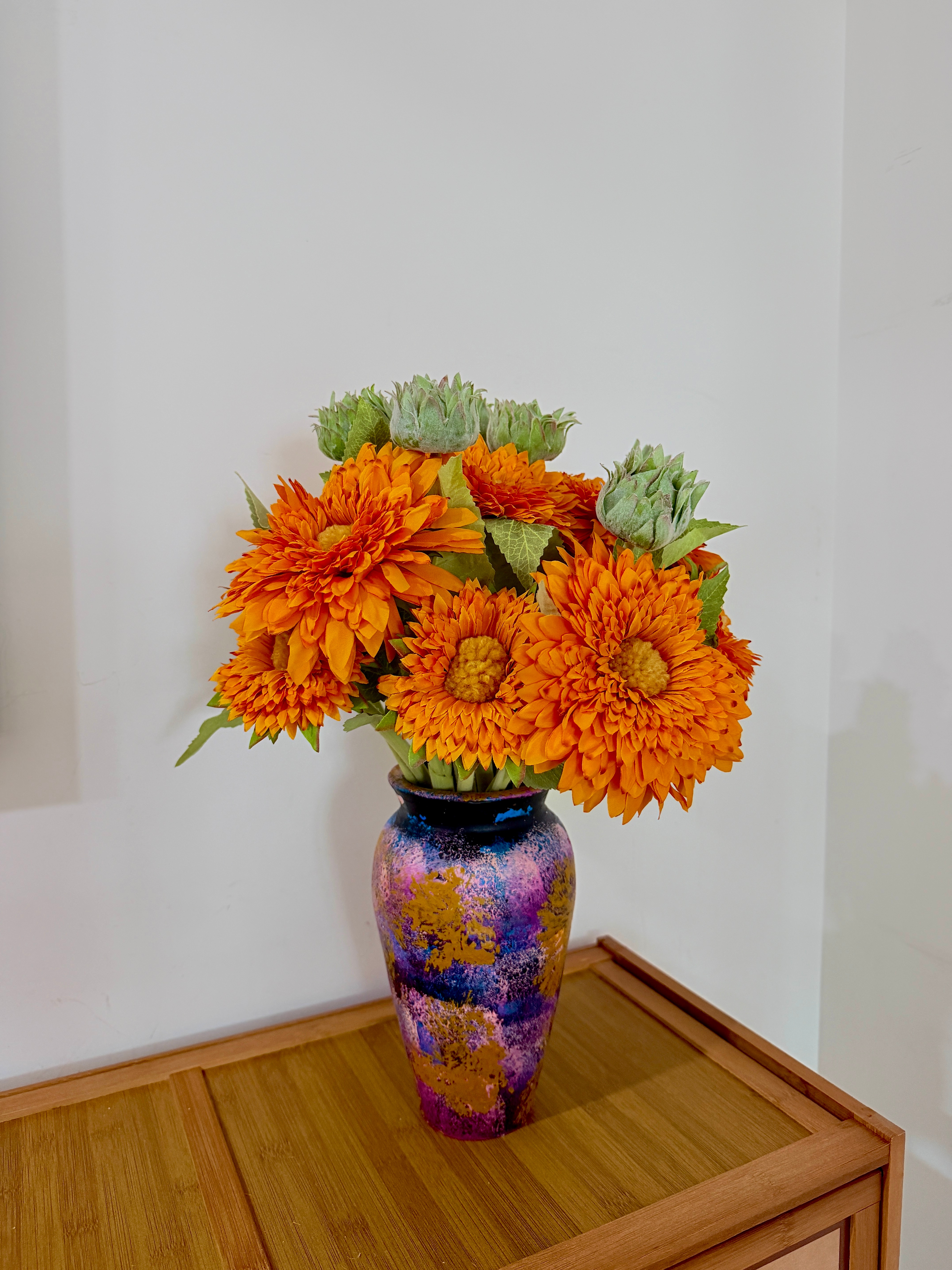 我好会插，插成了大向日葵🌻（这个花瓶只要十块钱，推荐 