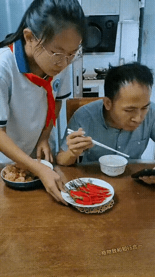 小棉袄你爸根本沒吃，只是放嘴里，引你上钩[祝福][祝福][祝福]哈哈[比心]