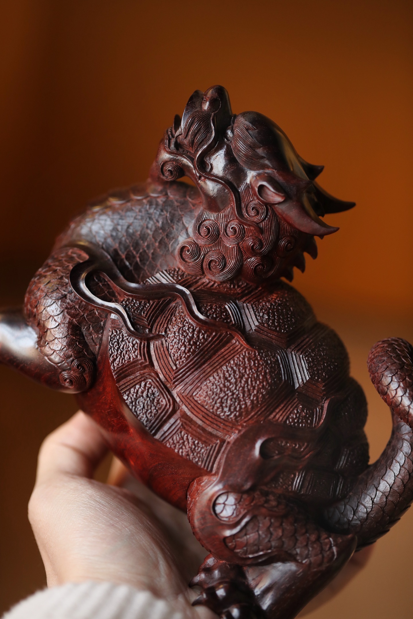 小叶紫檀 | 龙龟 “荣归”去芯二膘料雕刻，刀法质朴有味，底色通透明亮，线条流畅