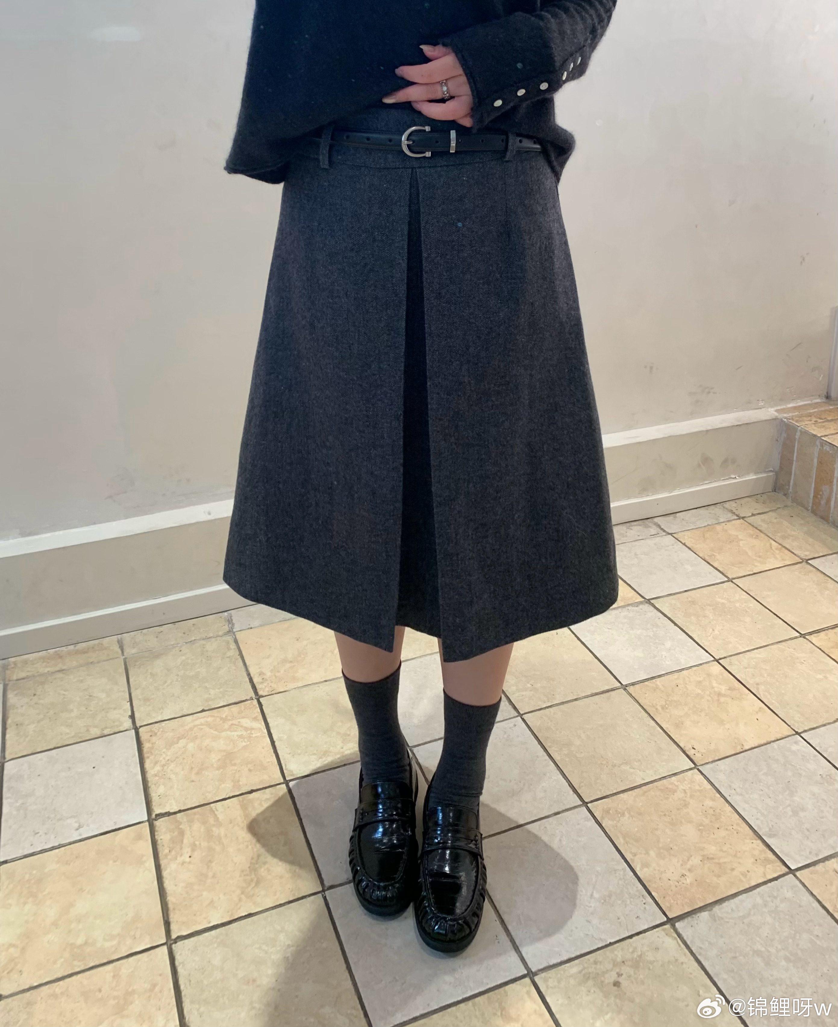 今天降温毛呢裙刚好可以单穿～ 再给鞋子打个广告！尊嘟好软好舒服😌 ​​​