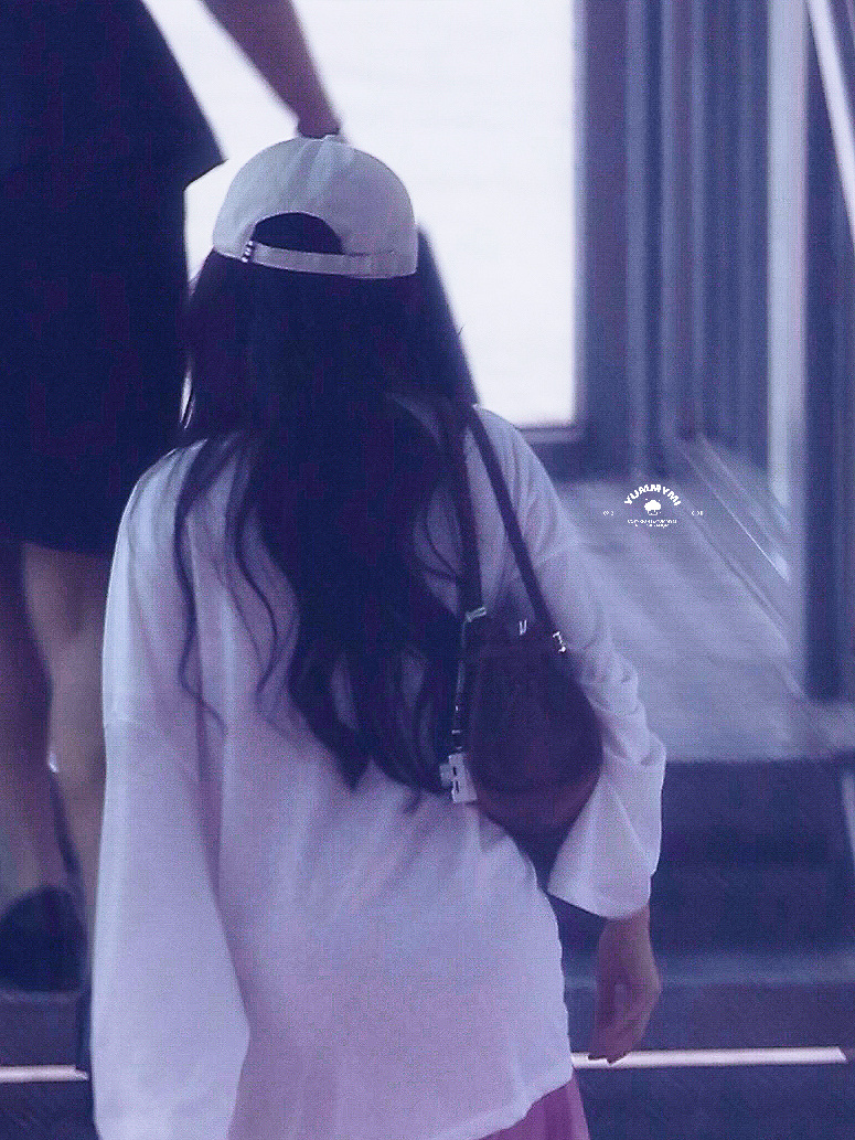 杨幂 💞杨幂私服 0820成都出发🛫穿上了漂亮小裙子