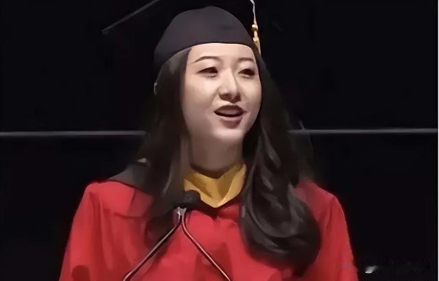 “我热爱美国，空气里都是自由的味道，不像中国出门需要带五层口罩，否则我会生病的。