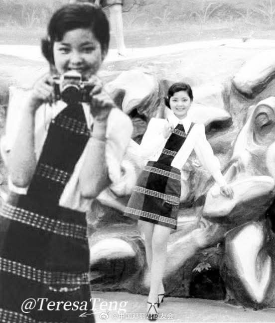 1969年，邓丽君随艺团赴新加坡参加一连三晚的慈善演出后隔天在当地的名胜地玩得不