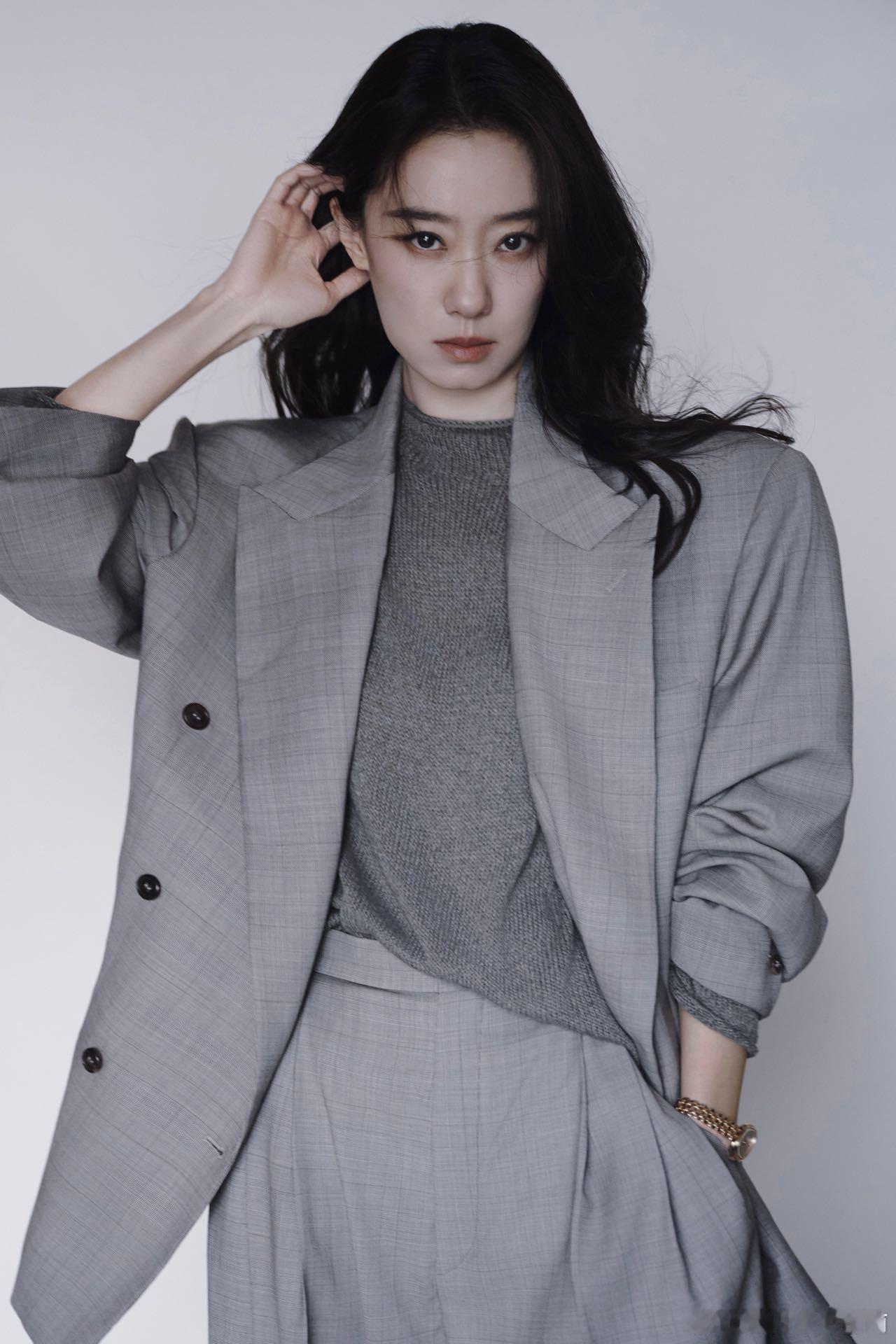 张小斐新身份这回不是妈系演员了，是正儿八经的电影节评委，太有排面了