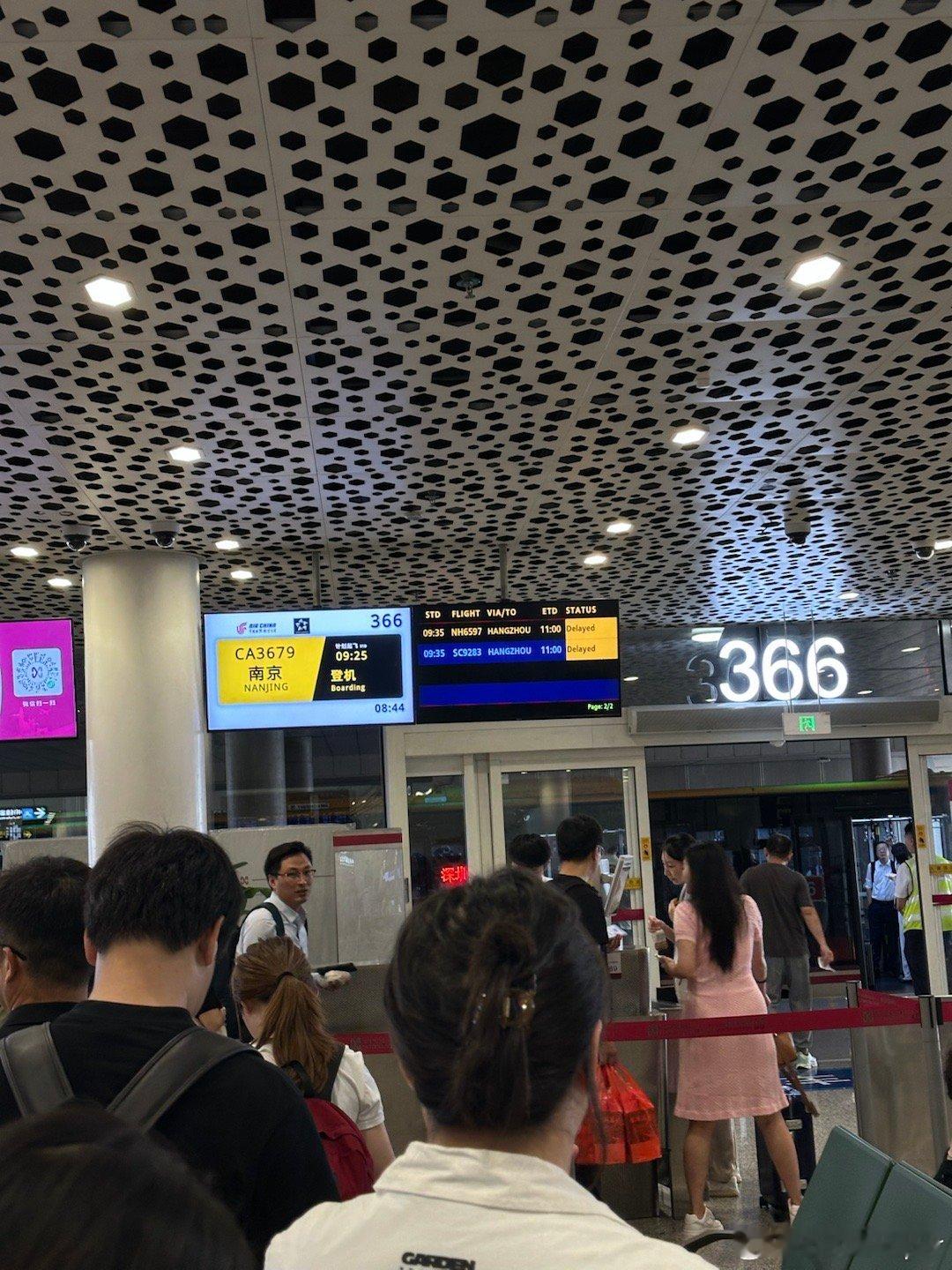 真的不愿意坐深航，大概率都是摆渡车[允悲][允悲][允悲] ​​​