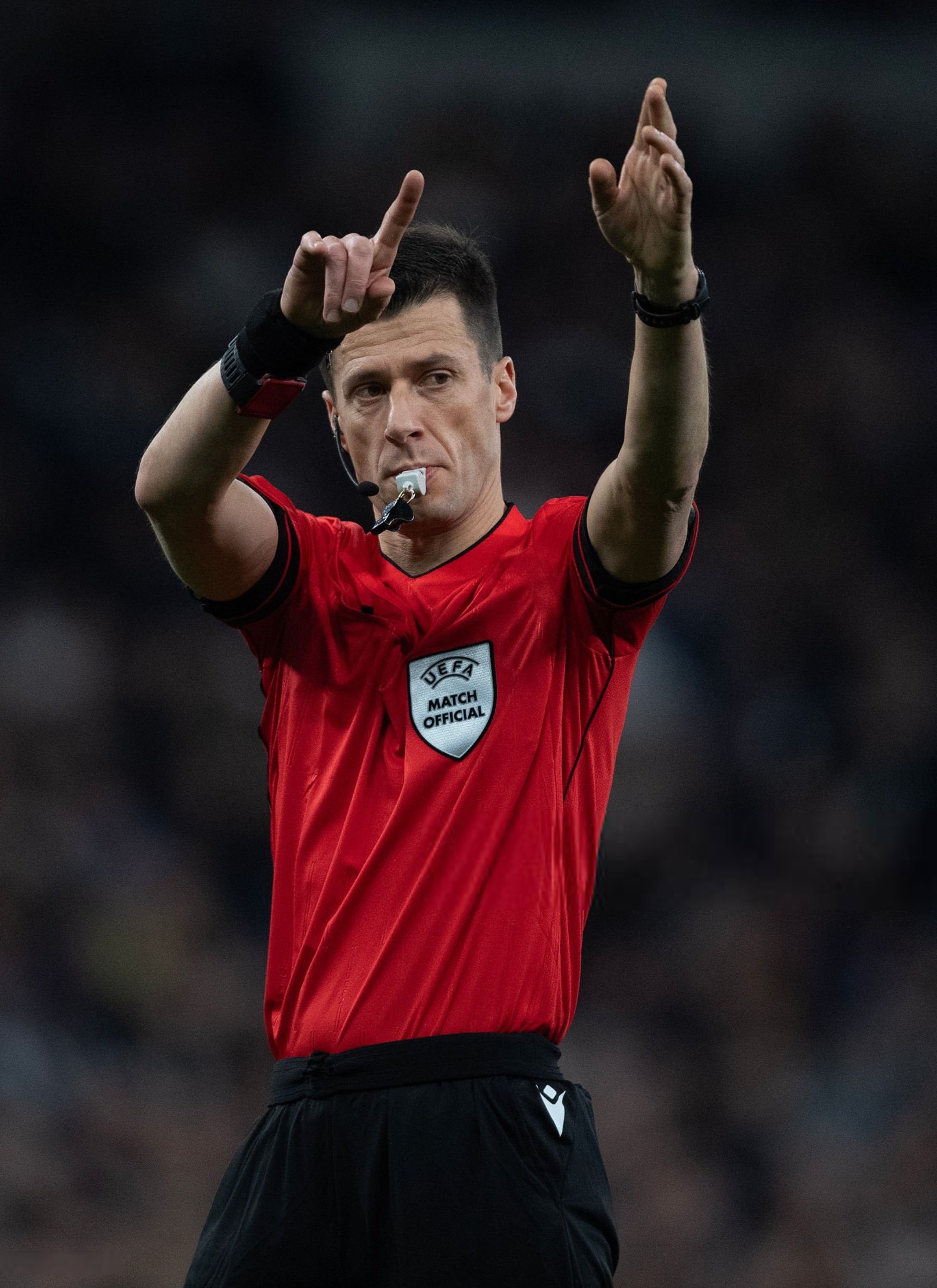 官方：法国裁判贝诺瓦·巴斯蒂安将执法本周三巴塞罗那对阵哥本哈根的比赛。巴萨至死不