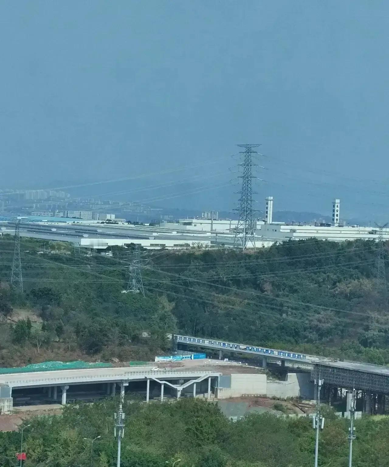 央妈叫停重庆大基建，
 
重庆的基建狂魔称号似乎要被叫停了。央妈出手，给重庆的基