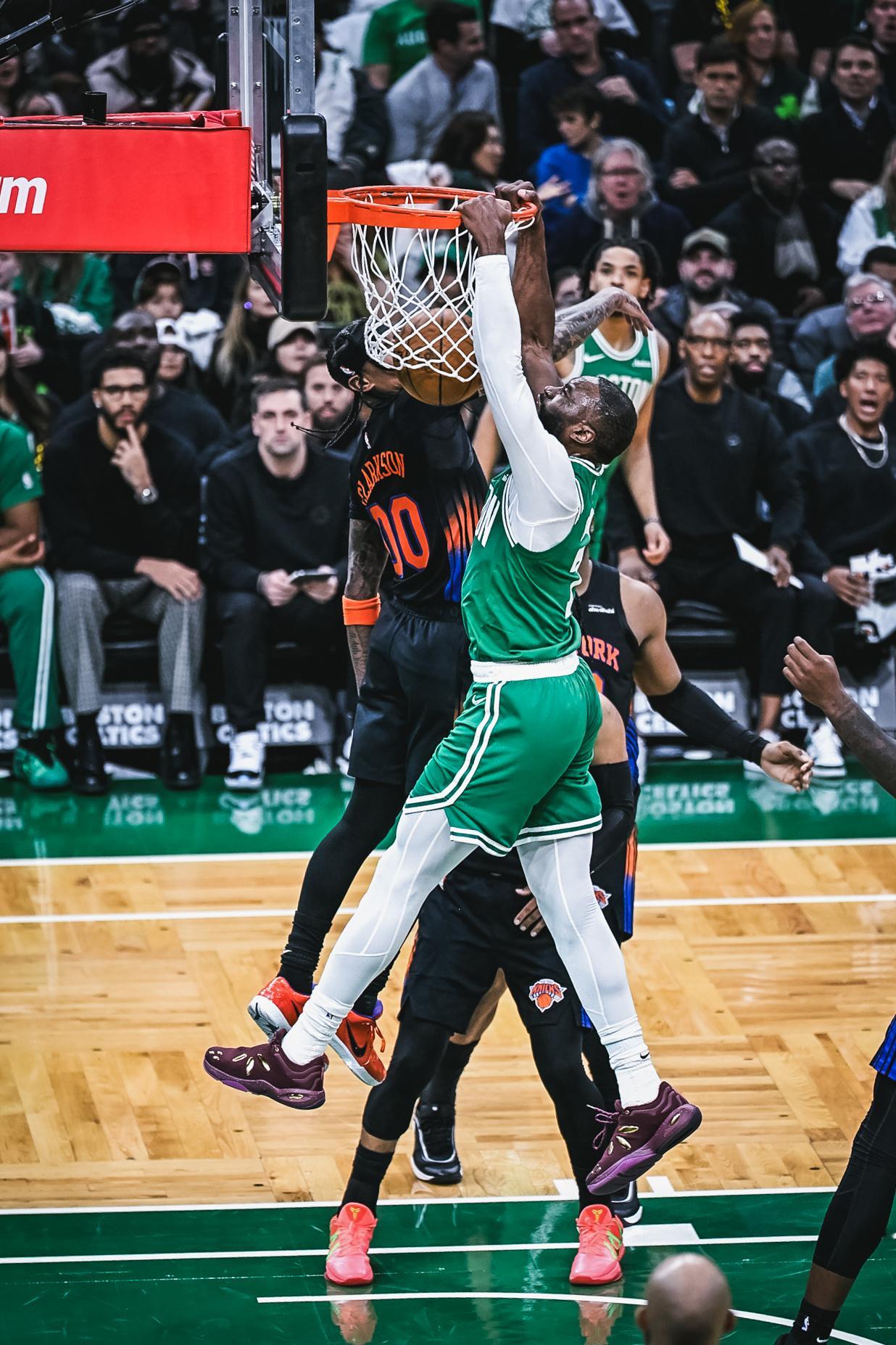 杰伦·布朗第二节单节18分，帮助凯尔特人半场领先尼克斯。尼克斯vs凯尔特人