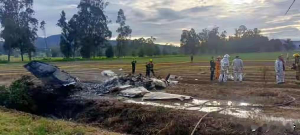 当地时间1月10日，哥伦比亚一架从派帕飞往麦德林的小型飞机，起飞没多久就坠毁了。