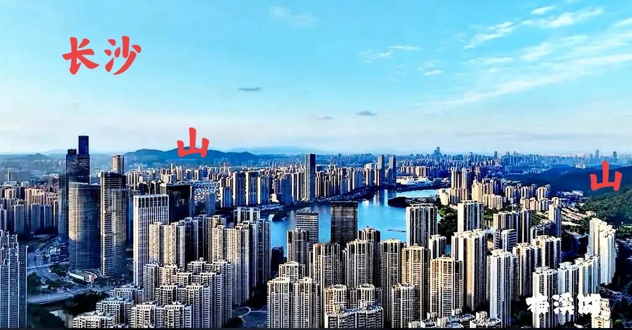 长沙与衡阳，第一张图，是长沙梅溪湖看向河东的方向，这个角度看长沙还是有少部分山的
