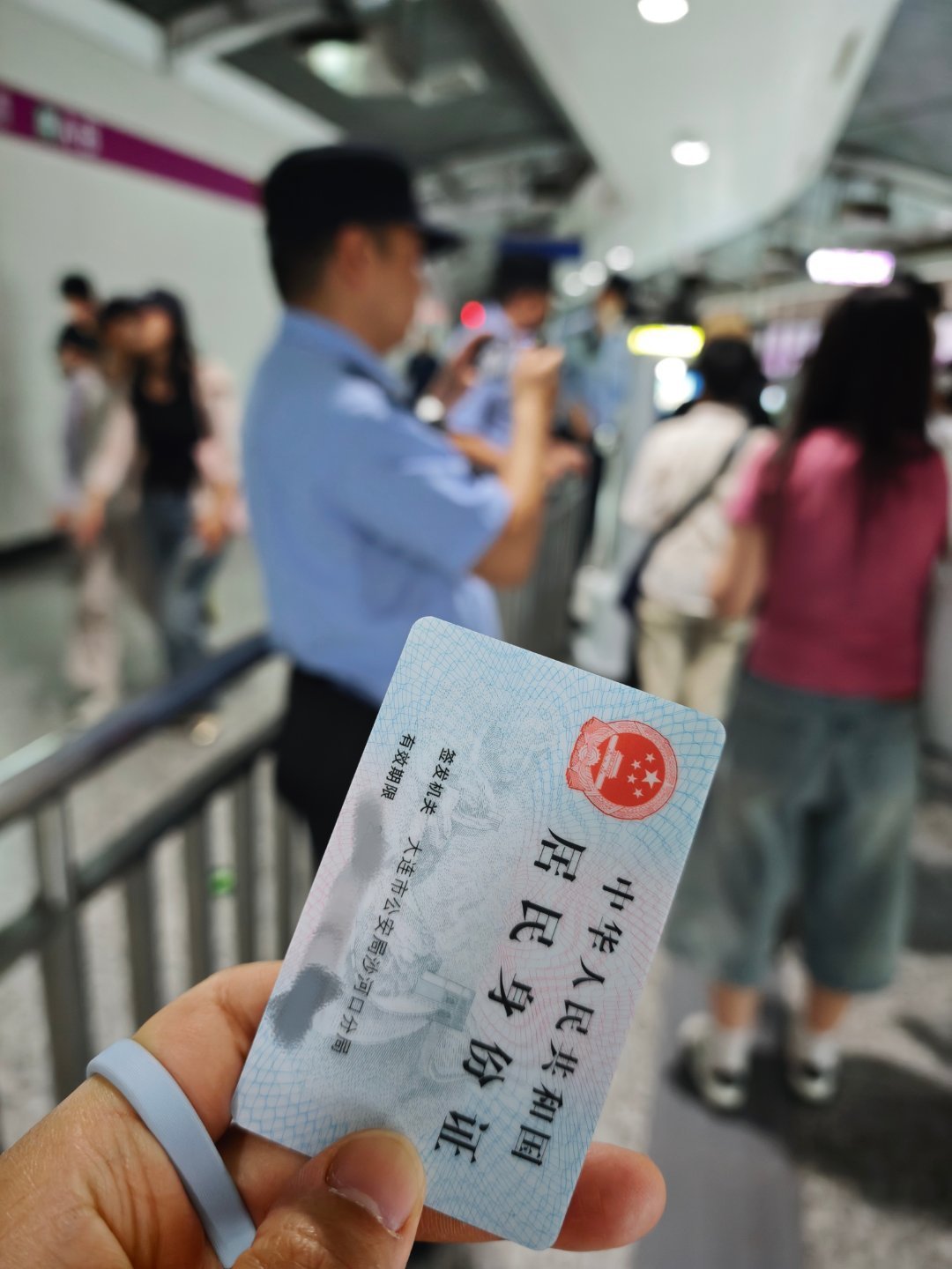 叔叔，我只是来看个演唱会，我是好人 