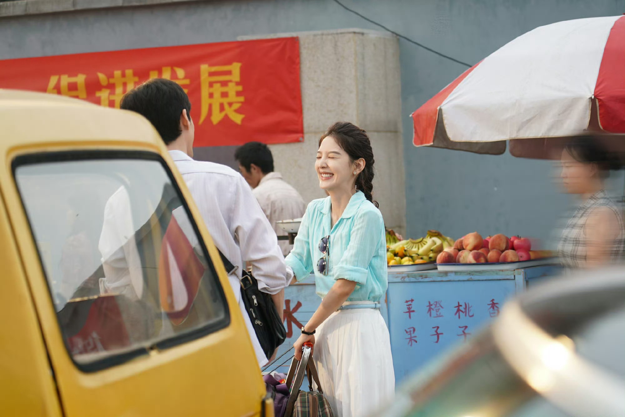 白宇在冬去春来直播里太敢说，一句“章若楠是女神”脱口而出，章若楠被这突袭夸得笑喷