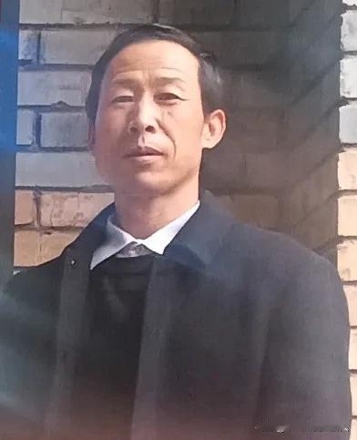父母只生了我血骨，而天地养育了我肉身，我自存于天地，自存于人间。夜晚在孤独中有月