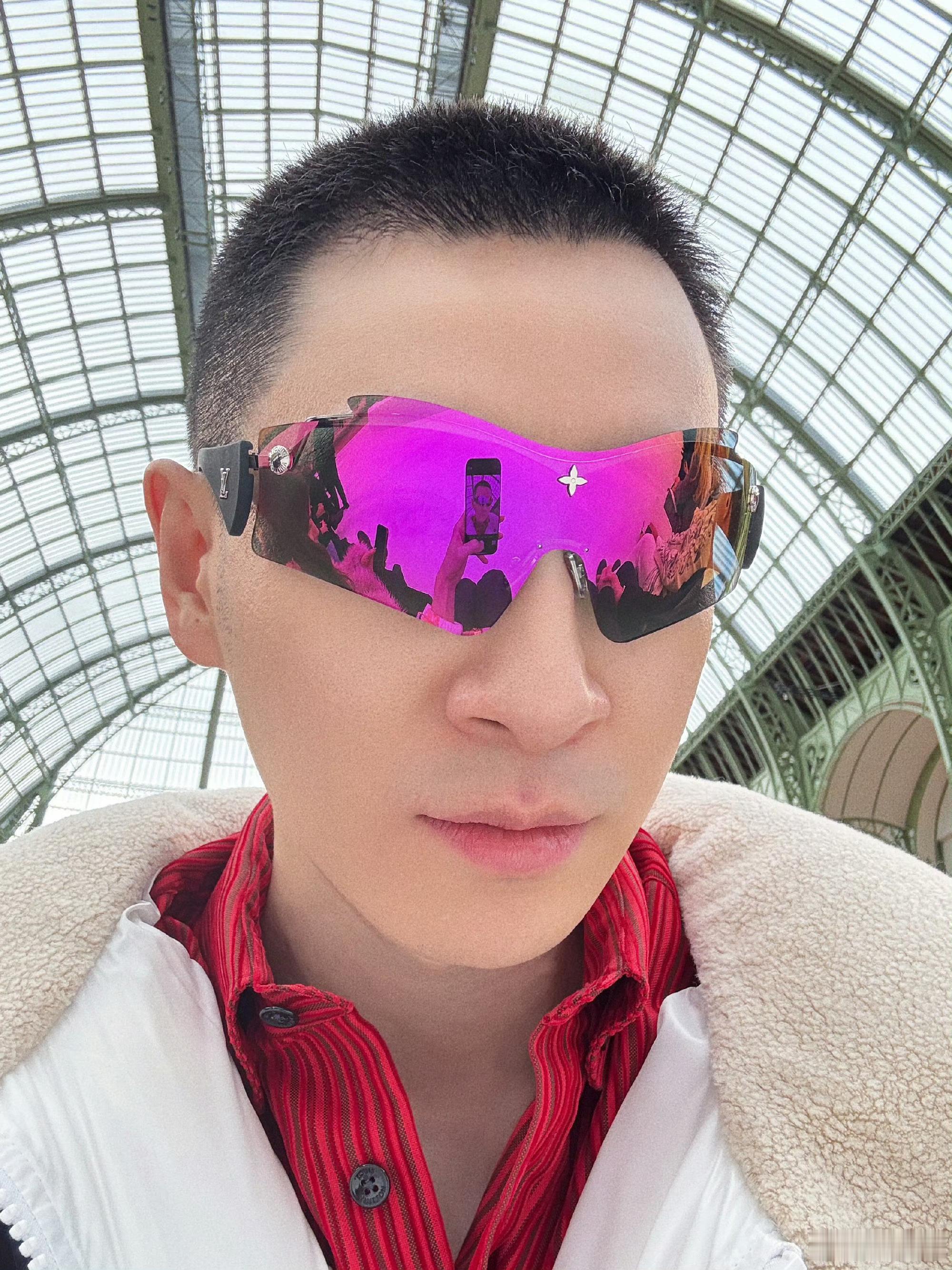 闵塔鲨点赞吐槽嘉行图文我天，闵塔鲨点赞了吐槽嘉行和热巴工作室的图文！闵塔鲨点赞吐