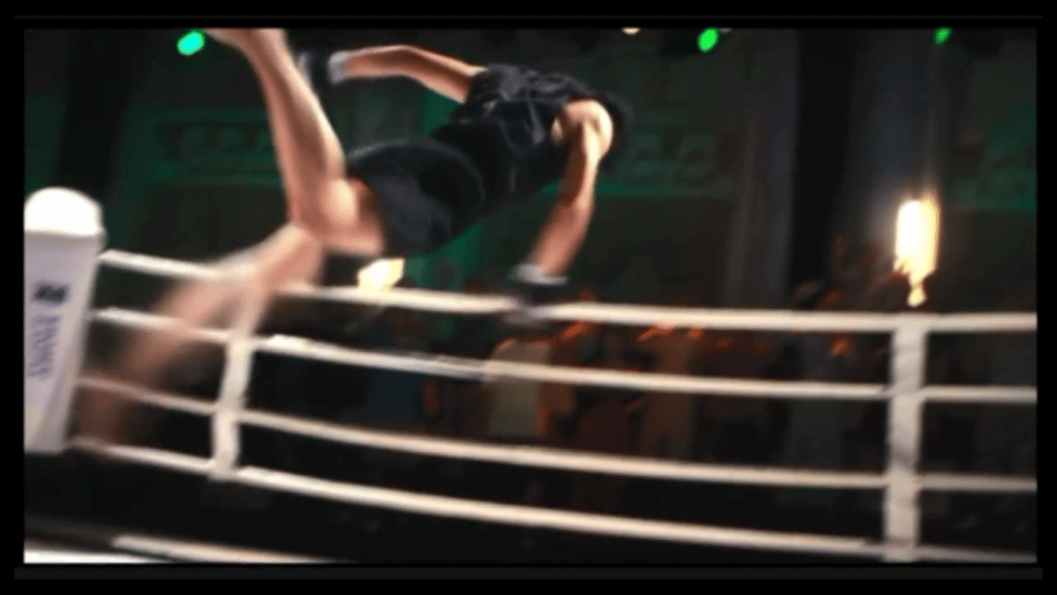 双轨有自己的戚百草 咱就是说双轨这设定太绝！靳朝的启动密码是姜暮喊他名字，和戚百