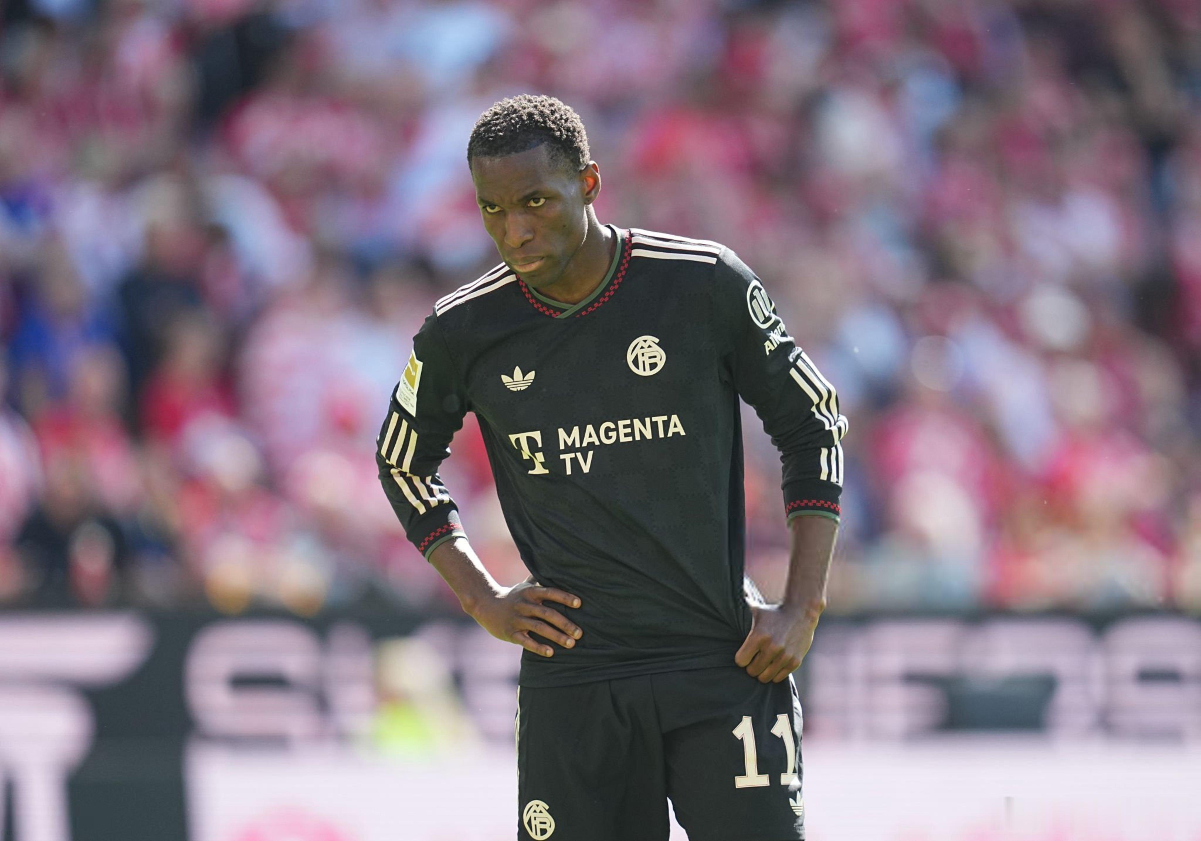 🚨［圖片報］：由於格納佈裡缺席，卡爾和格雷羅也缺席，明天對陣巴黎的比賽中，只有