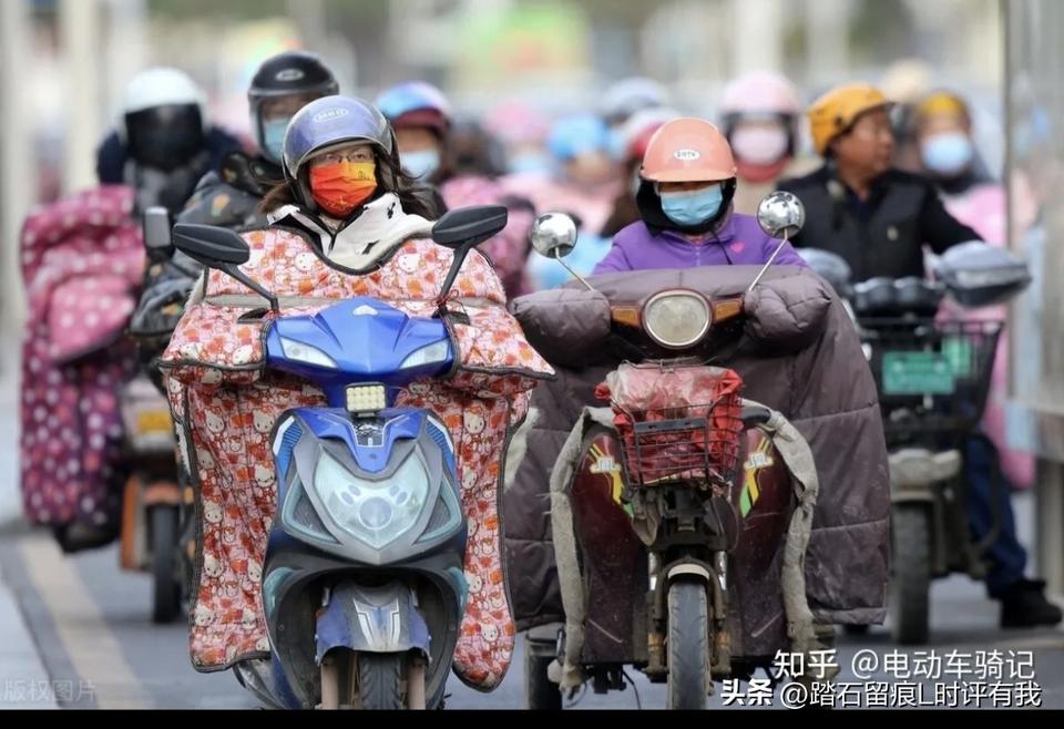美国以色列你们尽干一些缺德事，你们打伊朗，伊朗封锁霍尔木兹海峡，海湾石油出不来，