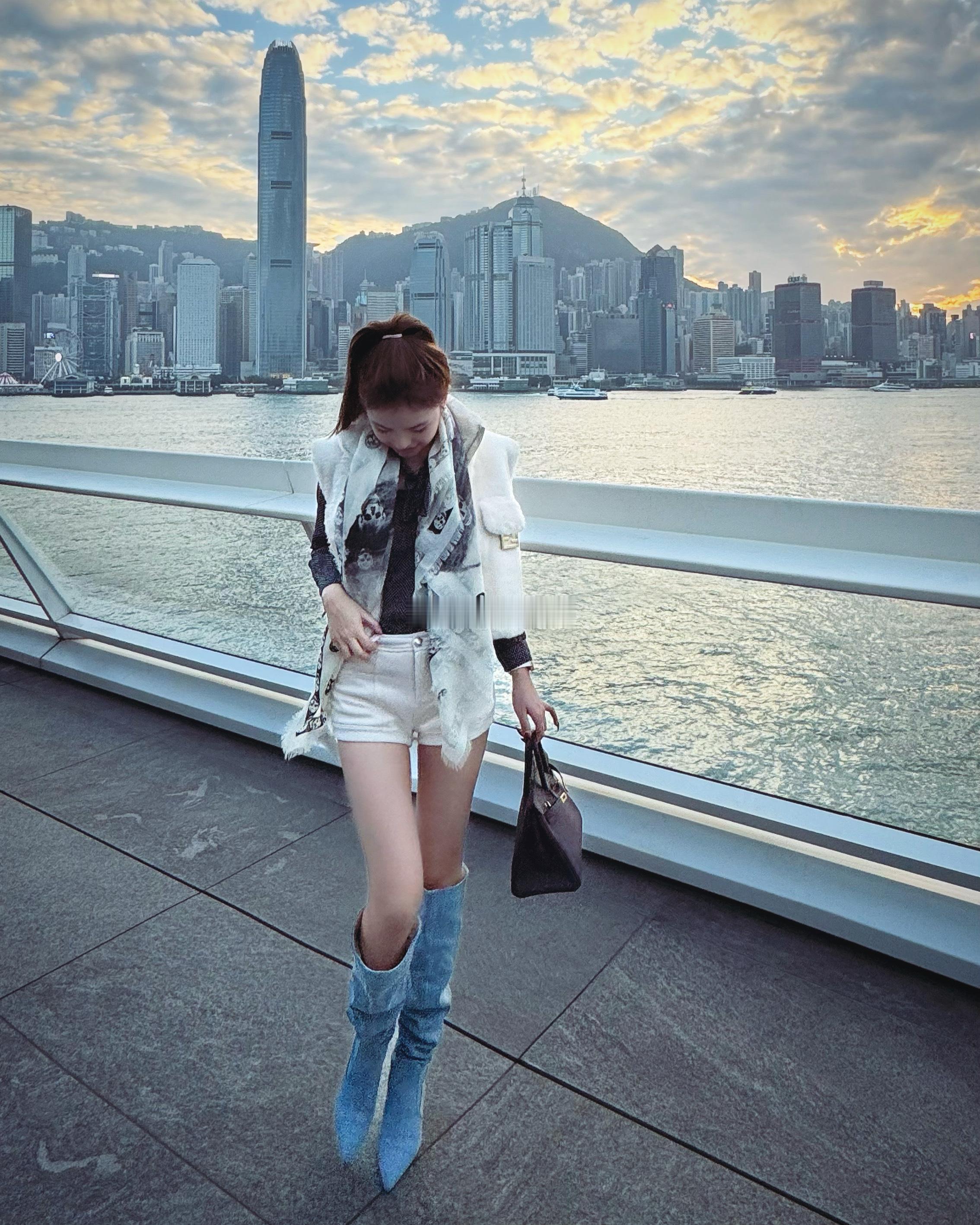 share with pics ​​​