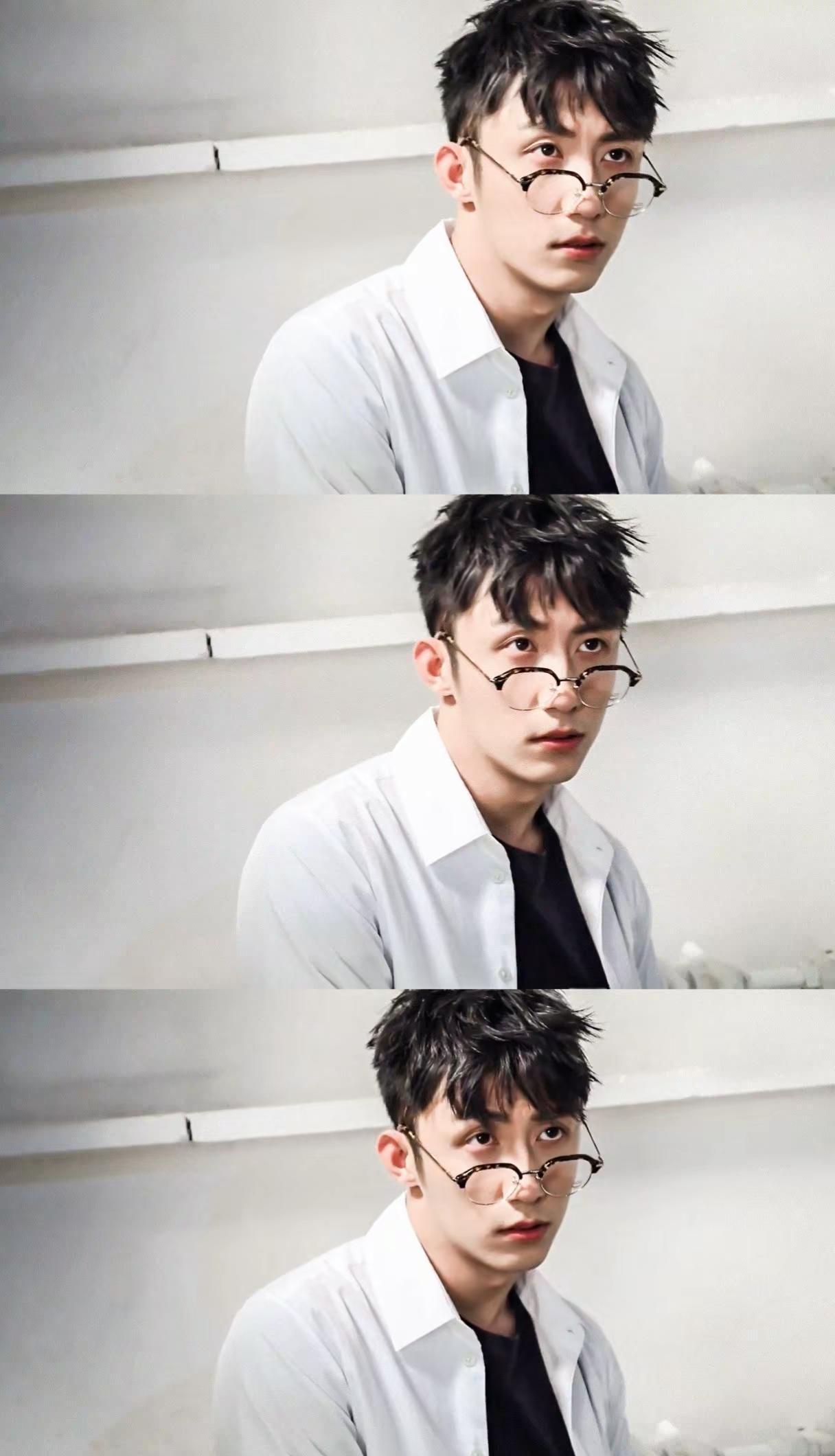 别再吹他现在的硬汉滤镜——黄景瑜早期写真才是把荷尔蒙焊在基因里的暴击现场？
你见