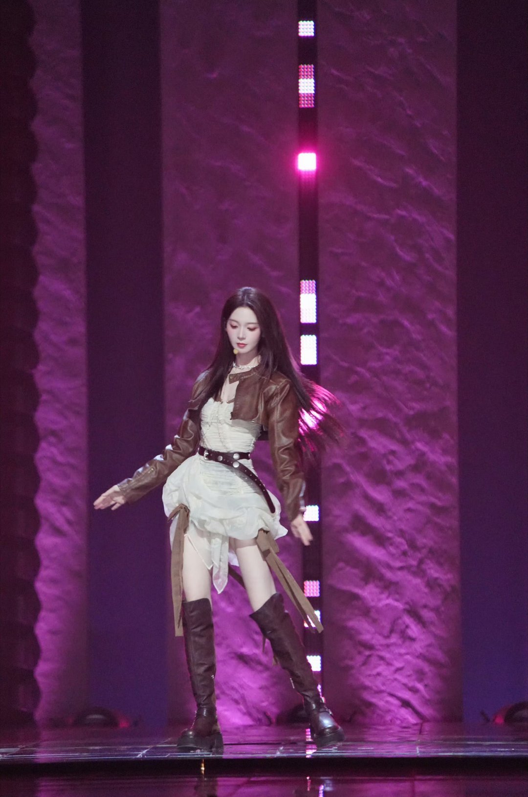 陈瑶十年的瑶妹第一次成为姐姐 陈瑶被叫了十年的瑶妹，现在31岁参加乘风2026，