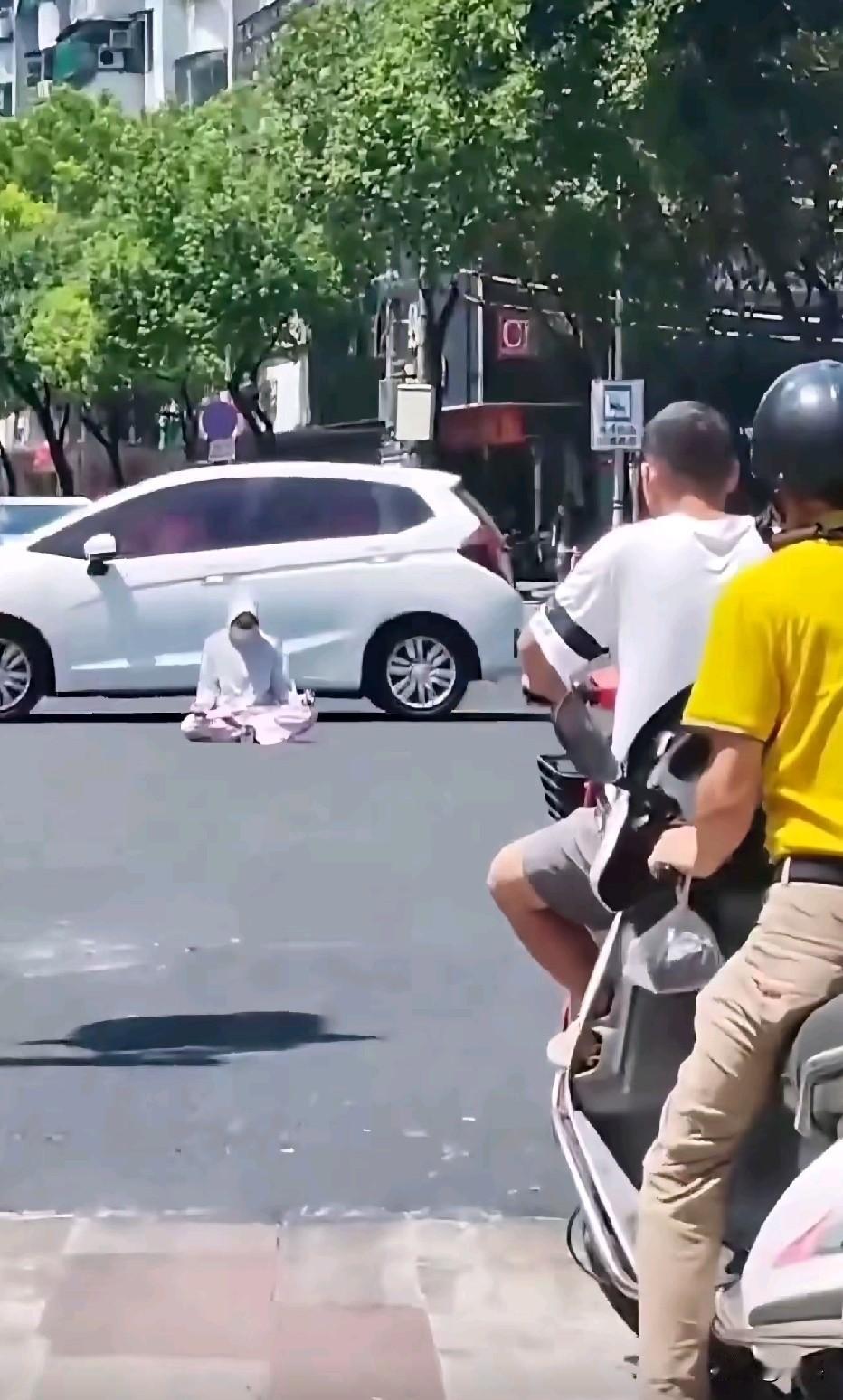 这女生胆子真的很大