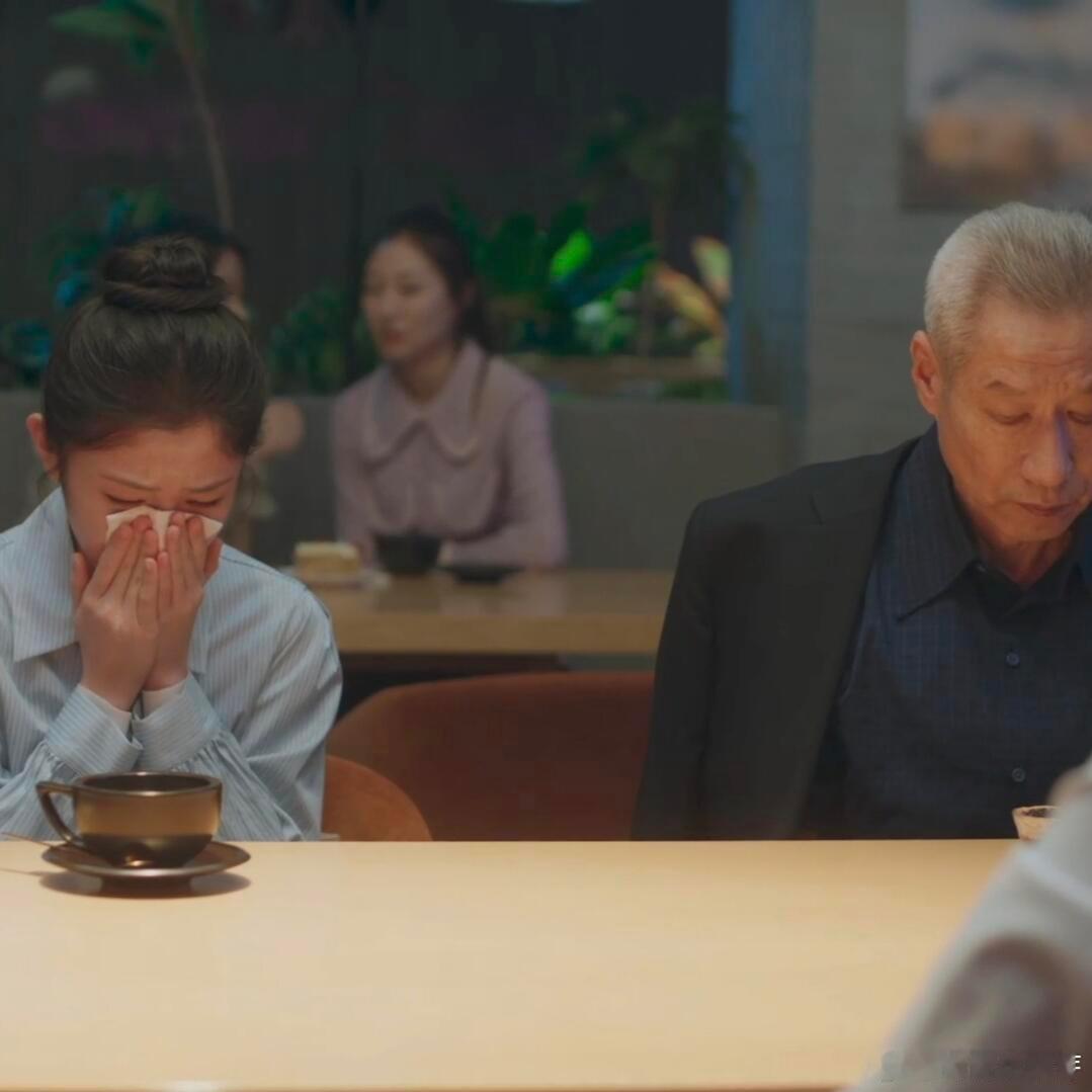 青青娱乐爱与救赎：《老舅》中的家庭纠葛老舅妈离世后，女儿梦梦对父亲崔国明满心埋怨