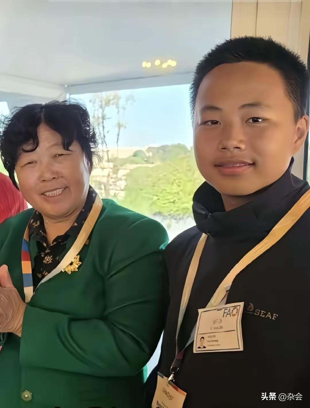 殷玉珍的孙子白云赫在康巴什第一中学读书，这次随奶奶来到意大利罗马联合国粮农组织总