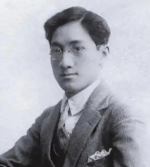 1923 年徐志摩回乡探亲，故意摒弃了舒适马车，专门选择乘坐乡间驴车出行，沿途慢