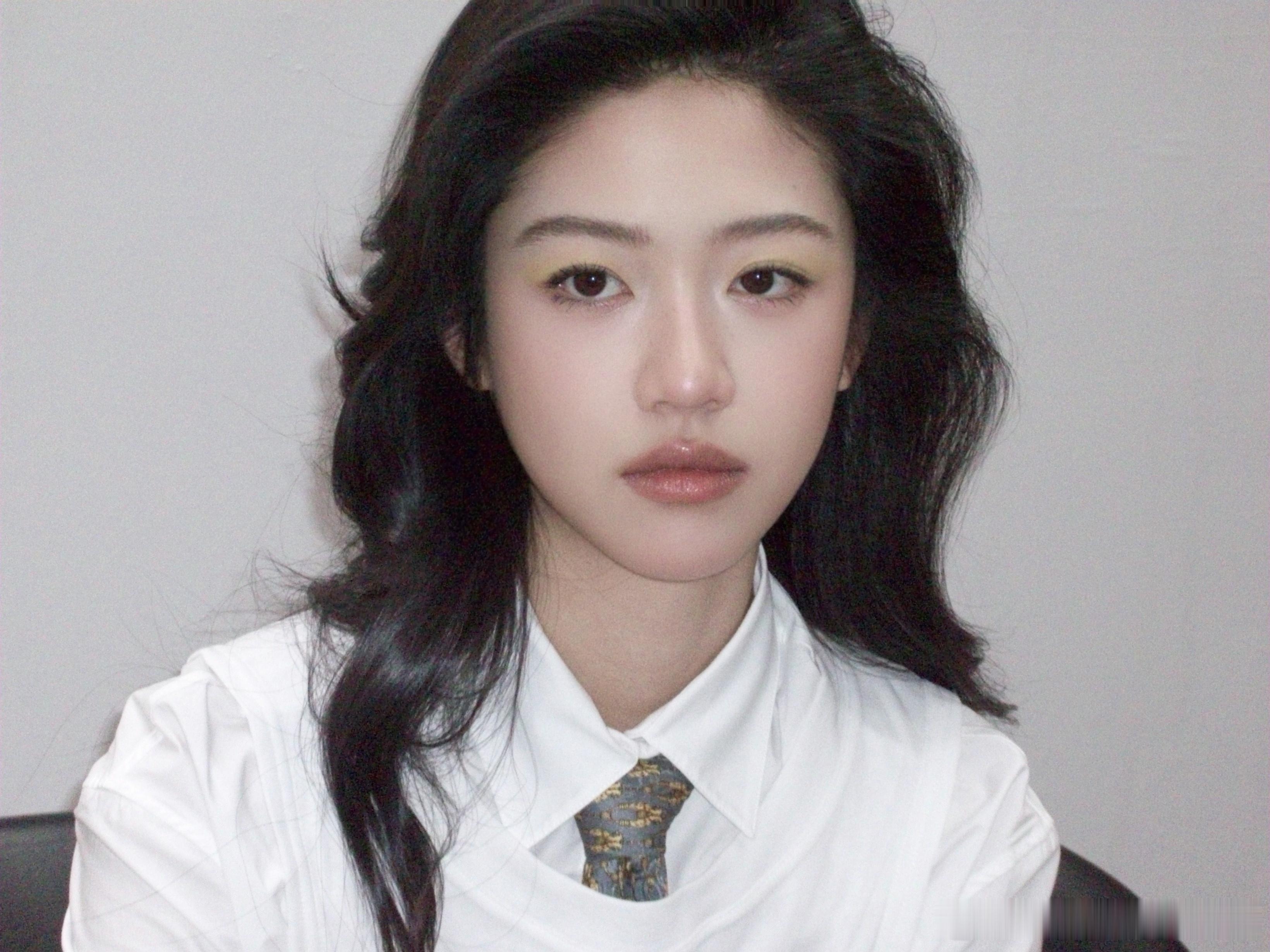 周奇向涵之恋爱罗生门！399 元酒店瓜反转，女方官宣单身太清醒开年最抓马恋综实锤