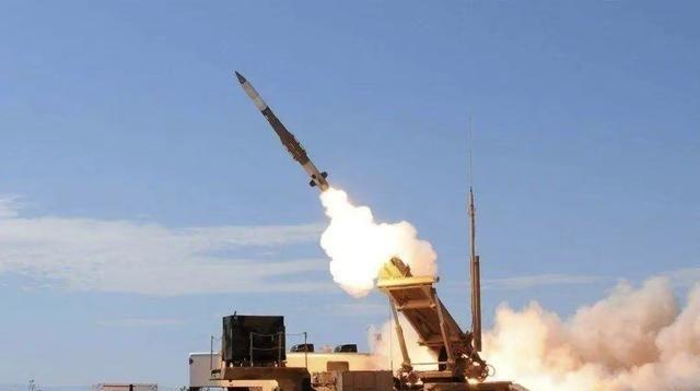 现在都不装了，日本亮出导弹，菲律宾亮出导弹，日本部署远程导弹，可以覆盖上海，菲律