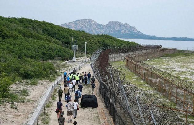 韩国尘封几十年的“禁区”突然开放了，4月1日官方正式公布，韩朝边境非军事区周边1
