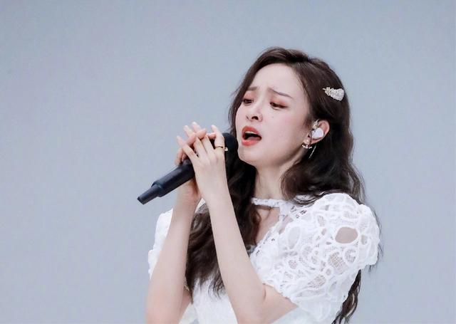 你所认为的天真，不过是我用梦想做的马匹罢了！
福建人李丞汐，北大元培学院经济系毕