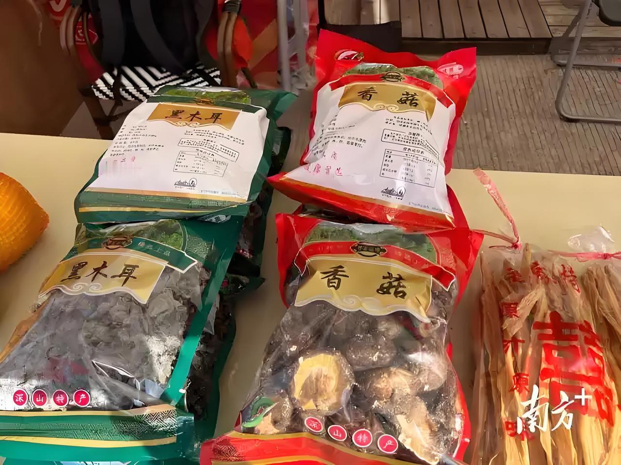 浠水县的特产那可太有特色了。首推茅山螃蟹，它学名中华螯蟹，产自策湖。这里远离城镇