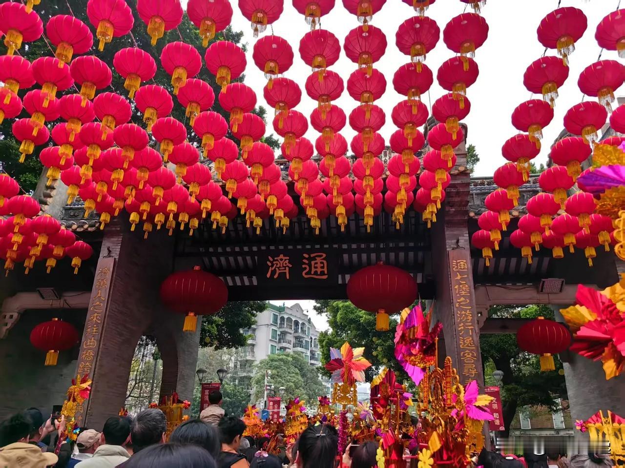 《每个人都是时代主角：佛山行通济，传统与现代的华彩乐章》

在广东佛山这片充满活